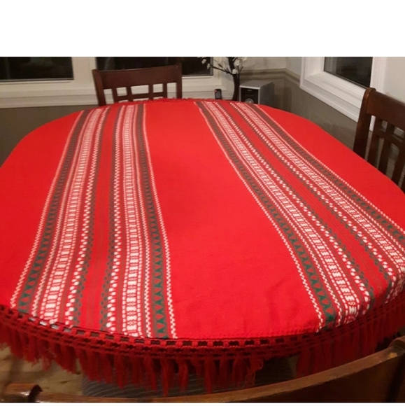 Beautiful vintage oval tablecloth red cotton blend crochet fringe holiday 64x66 - Picture 2 of 5